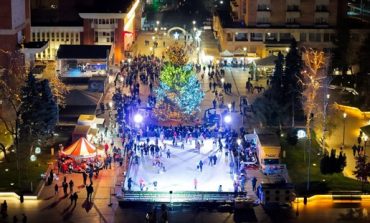TÂRGUL DE CRĂCIUN SE DESCHIDE CU SPECTACOL REȘIȚA PORNEȘTE MAGIA SĂRBĂTORILOR CU O ZI PLINĂ DE SHOW ȘI COLINDE