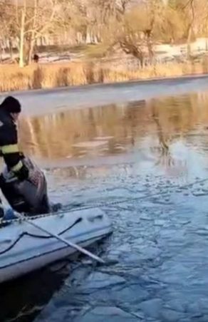 A SĂRIT ÎN MOARTE, FĂRĂ SĂ STEA PE GÂNDURI