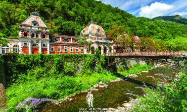 Băile Herculane se prăbușesc, statul încă judecă