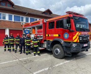 RESITA-FLĂCĂRI SUB PASAJ, PANICĂ PE STRADA OȚELULUI CONTAINER CUPRINS DE FOC, MARTORII POVESTESC SCENELE DE GROAZĂ