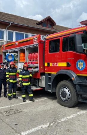 RESITA-FLĂCĂRI SUB PASAJ, PANICĂ PE STRADA OȚELULUI CONTAINER CUPRINS DE FOC, MARTORII POVESTESC SCENELE DE GROAZĂ