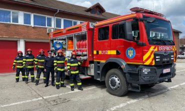 RESITA-FLĂCĂRI SUB PASAJ, PANICĂ PE STRADA OȚELULUI CONTAINER CUPRINS DE FOC, MARTORII POVESTESC SCENELE DE GROAZĂ