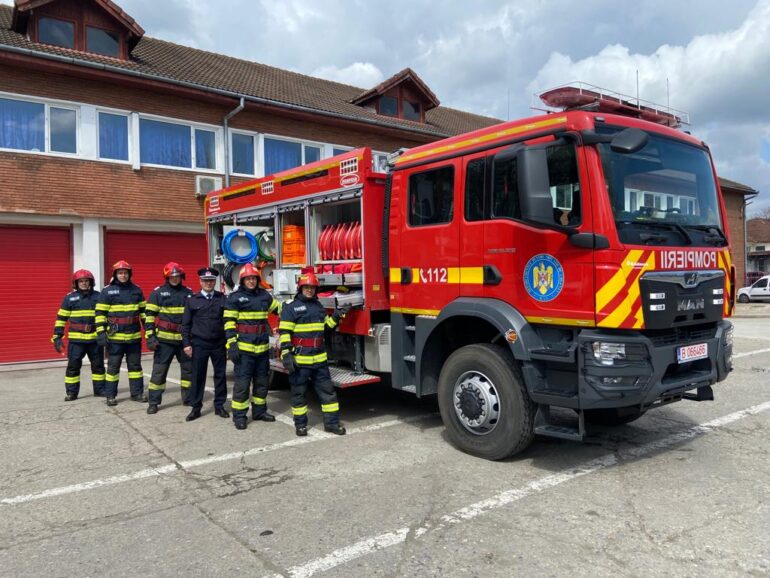 RESITA-FLĂCĂRI SUB PASAJ, PANICĂ PE STRADA OȚELULUI CONTAINER CUPRINS DE FOC, MARTORII POVESTESC SCENELE DE GROAZĂ