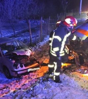 Lupac-ambulanță spulberată într-o curbă periculoasă