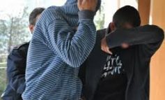 SCANDAL la Caransebes: Doi pusti de 14 si 15 ani l-au batut si jefuit pe un batran de 71 de ani in propria casa! Au fugit cu banii dupa ce s-au oferit sa-l ajute!
