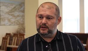 SCUTIRE ȘOCANTĂ în Reșița: 2 ANI GRATIS la PARCARE în Micro 3 și 4! Viceprimarul: „Când e șantier, parchezi unde vrei – ca în sufragerie când-ți spargi bucătăria!”