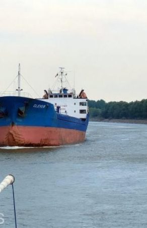 ȘOC PE DUNĂRE: Catastrofă ecologică evitată la mustață în Moldova Nouă! Navele "ucigașe" au otrăvit fluviul, dar eroii au salvat ziua!