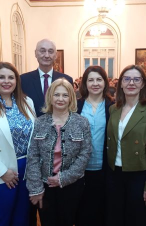 Prefectul de la Caraș-Severin, la chef cu sârbii! Dragomir a dat iama prin cocktail-uri și a promis că ne vizitează vecinii