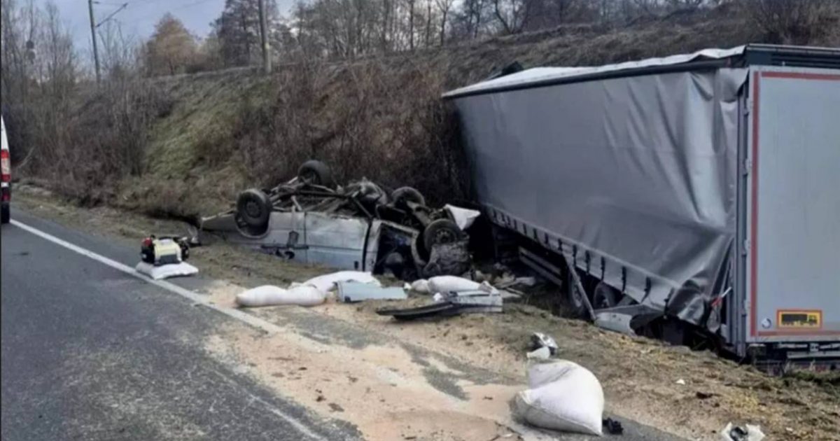 TRAGEDIE PE DRUMUL MORȚII DIN CARAȘ-SEVERIN: Trei victime, printre care doi copii, după ce un TIR a intrat pe contrasens!