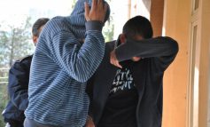 SCANDAL LA TIROL: DOI PUȘTI AU FURAT O MAȘINĂ ÎN TIMP CE PROPRIETARUL DORMEA!