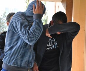 SCANDAL LA TIROL: DOI PUȘTI AU FURAT O MAȘINĂ ÎN TIMP CE PROPRIETARUL DORMEA!