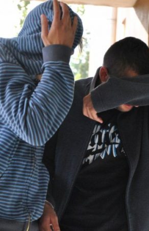 SCANDAL LA TIROL: DOI PUȘTI AU FURAT O MAȘINĂ ÎN TIMP CE PROPRIETARUL DORMEA!