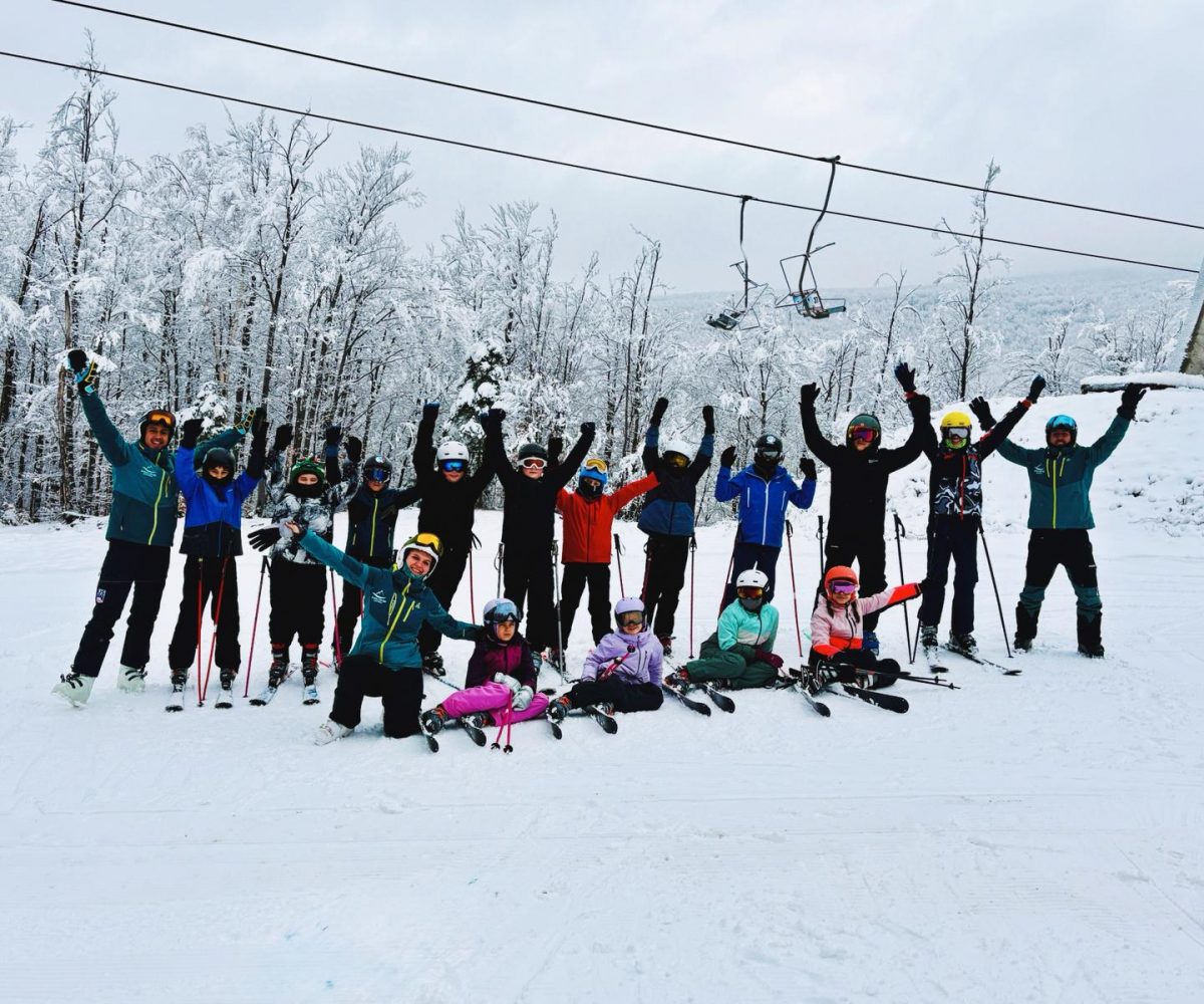 Zăpada, prietenia și curajul: Cum o tabără de schi de la Văliug le schimbă copiilor vacanța de iarnă