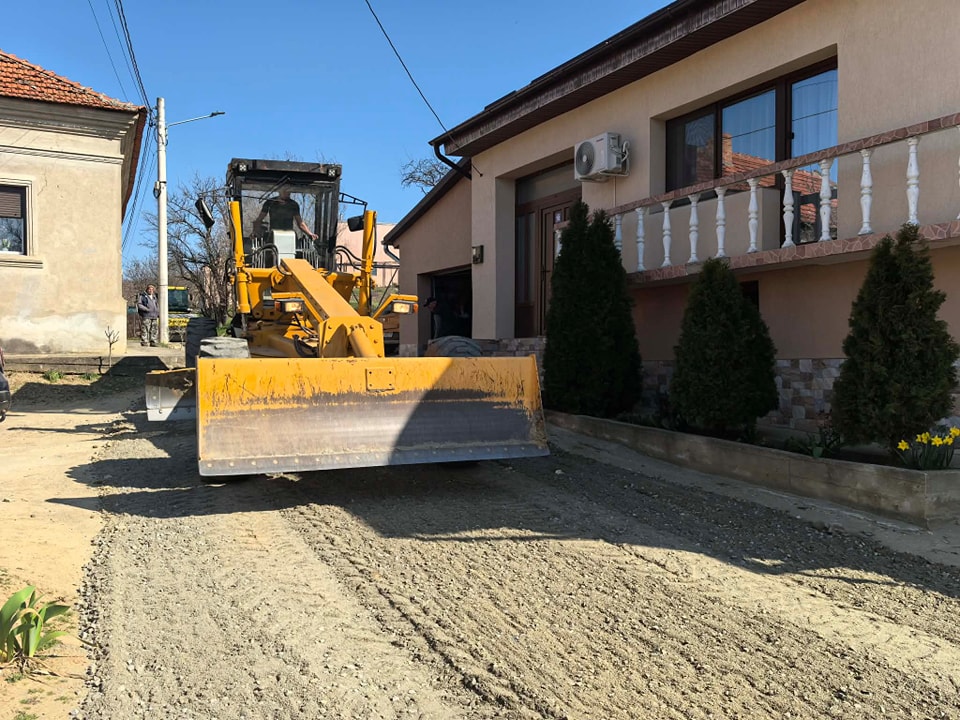 SE TOARNĂ ASFALT? NOOO! DOAR PRAF ÎN OCHI LA MOLDOVA NOUĂ!