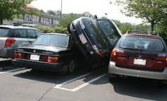 EXCLUSIV: Haos pe locurile de parcare din Reșița! Primăria scoate la licitație „locurile de aur” – cine apucă, acela are!