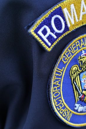 POLIȚIST DIN CARAȘ-SEVERIN, PRINS CU MÂNA ÎN SAC: VINDEA INFLUENȚĂ PE LÂNGĂ PROCUROR CU PREȚUL DE 1.000 DE EURO!