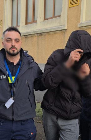 BĂTAIE GENERALĂ LA SECU! POLIȚISTUL TRIMIS SĂ SALVEZE O FEMEIE A AJUNS EL LA SPITAL!