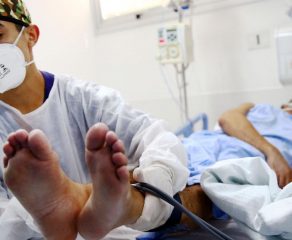 DRAMĂ ȘI SÂNGE LA CARANSEBEȘ! UN BĂRBAT A ZBURAT DE LA ETAJ DUPĂ CE A FOST JEFUIT!