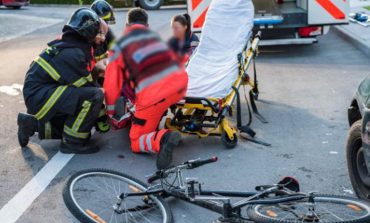 SCANDAL PE PISTA DE BICICLETA din Reșița! Bătrân de 69 de ani o pălmuiește pe minora care l-a răsturnat cu bicicleta — ea a depus acum plângere