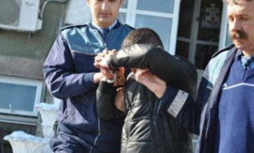 ȘOC ÎN REȘIȚA! Doi adolescenți de 15 și 16 ani, arestați pentru o tâlhărie brutală pe stradă: „Au lovit-o ca pe un sac și i-au smuls poșeta!”