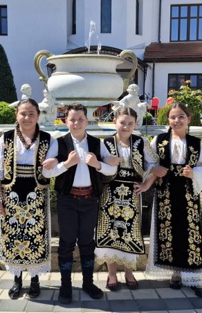 Patru stele din Moldova Nouă luminează graiul bănățean