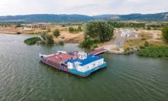BOMBA MOMENTULUI PE DUNĂRE! Feribotul Baziaș 4, tras pe dreapta de sârbi! Ce se ascunde în spatele blocajului care a lăsat turiștii cu buza umflată