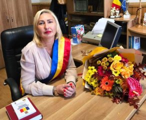 O șansă uriașă pentru tinerii din Răcășdia! Primărița Nicoleta Lechici oferă locuri de casă gratuite pentru noua generație