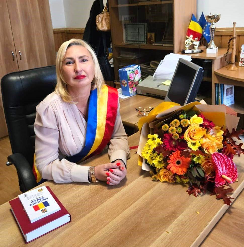 O șansă uriașă pentru tinerii din Răcășdia! Primărița Nicoleta Lechici oferă locuri de casă gratuite pentru noua generație