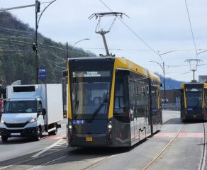 ISTORIA TRANSPORTULUI PUBLIC ÎN REȘIȚA: DE LA CĂRUȚE LA TRAMVAIUL ELECTRIC (ȘI ÎNAPOI)