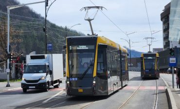 ISTORIA TRANSPORTULUI PUBLIC ÎN REȘIȚA: DE LA CĂRUȚE LA TRAMVAIUL ELECTRIC (ȘI ÎNAPOI)