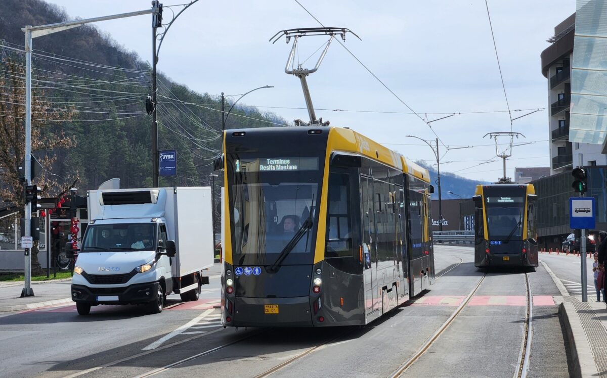 ISTORIA TRANSPORTULUI PUBLIC ÎN REȘIȚA: DE LA CĂRUȚE LA TRAMVAIUL ELECTRIC (ȘI ÎNAPOI)