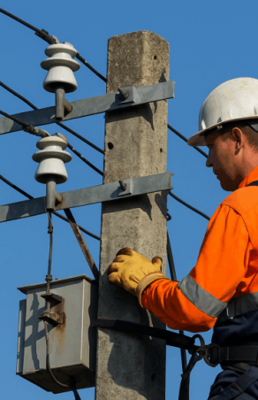 ATENȚIE, SE OPREȘTE CURENTUL! Rețele Electrice Banat anunță întreruperi masive în județul Caraș-Severin: Care sunt localitățile afectate și programul reviziilor