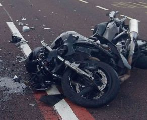 Tragedie la miezul nopții în Oravița! Un tânăr motociclist a sfârșit strivit sub roțile unui șofer de duminică!