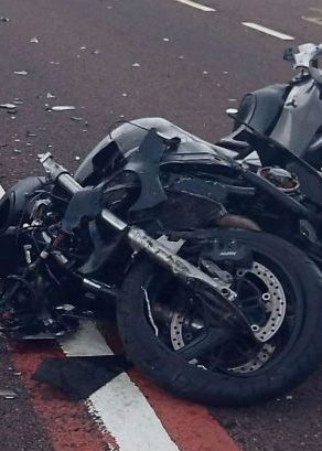 Tragedie la miezul nopții în Oravița! Un tânăr motociclist a sfârșit strivit sub roțile unui șofer de duminică!