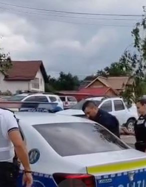 SCANDAL MONSTRU LA CORNEA! Un meci de fotbal între copii s-a transformat într-un MĂCEL pe terenul școlii!
