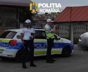 BOMBĂ PE ȘOSELELE DIN CARAȘ-SEVERIN! RAZIE MONSTRUOASĂ A POLIȚIEI: BĂUTI ZDRAVĂN LA VOLAN, MAȘINI FANTOMĂ ȘI BOMBARDIERI FĂRĂ PERMIS!