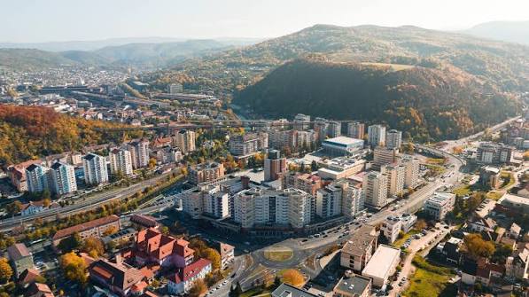 Istoria urbanistică a Reșiței: de la sate montane la oraș industrial și renaștere post-industrială