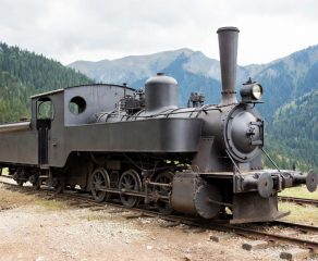 ISTORIA CFR ÎN BANAT: DE LA CĂRBUNE ȘI CAI, LA TRENURI RAPIDE (ȘI ÎNTÂRZIERI CLASICE)