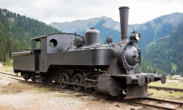 ISTORIA CFR ÎN BANAT: DE LA CĂRBUNE ȘI CAI, LA TRENURI RAPIDE (ȘI ÎNTÂRZIERI CLASICE)