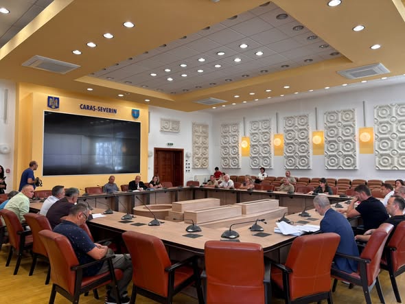 S-A AFLAT TOTUL DE LA PREFECTURA CARAȘ-SEVERIN! Ce s-a decis în spatele ușilor închise pentru bunicii județului și viitorul elevilor!