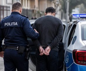 BOMBĂ ÎN TRENUL GROAZEI! Criminal din București, HAITUIT și CAPTURAT de polițiști între stații: Ce ascundea în buzunare când i-au pus cătușele!