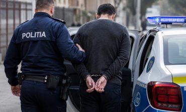 BOMBĂ ÎN TRENUL GROAZEI! Criminal din București, HAITUIT și CAPTURAT de polițiști între stații: Ce ascundea în buzunare când i-au pus cătușele!