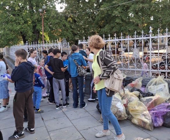 MOMENT ISTORIC LA RĂCĂȘDIA! Ce au făcut copiii din comună i-a lăsat mască pe toți: „Nu am mai văzut așa ceva!”