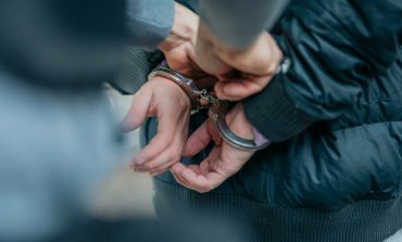 BĂTAIE SĂLBATICĂ LA REȘIȚA! UN BĂRBAT A FĂCUT PRĂPĂD ÎN CASA PARTENEREI: TREI VICTIME DESFIGURATE!