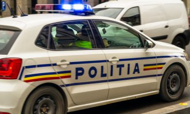 SCANDAL MONSTRU LA FESTIVALUL FERMIERILOR DIN OBREJA: PUMNII ȘI STICLELE AU ZBURAT PRINTRE CEAUNE ȘI TARABE!