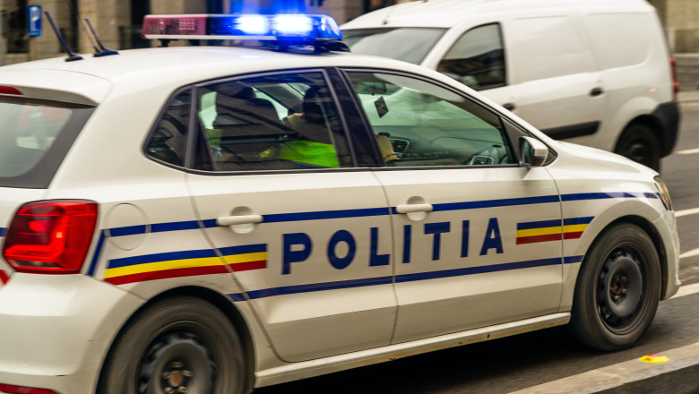 SCANDAL MONSTRU LA FESTIVALUL FERMIERILOR DIN OBREJA: PUMNII ȘI STICLELE AU ZBURAT PRINTRE CEAUNE ȘI TARABE!