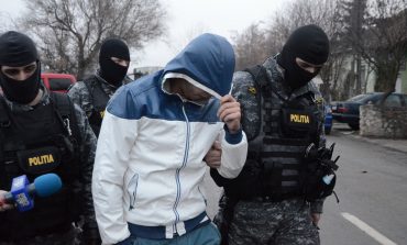 BOMBA ZILEI LA REȘIȚA! MONSTRUL DIN VECINĂTATE A FOST SĂLTAT DE MASCAȚI!