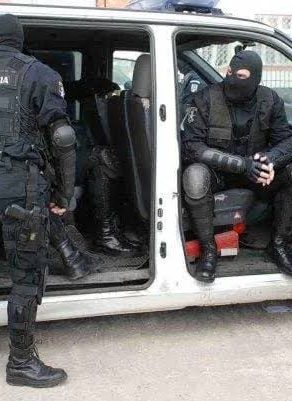 ALERTĂ la Cornereva! Hoț înarmat cu o pușcă de vânătoare și zece cartușe, vânat de poliție cu drone!