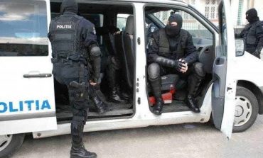 ALERTĂ la Cornereva! Hoț înarmat cu o pușcă de vânătoare și zece cartușe, vânat de poliție cu drone!