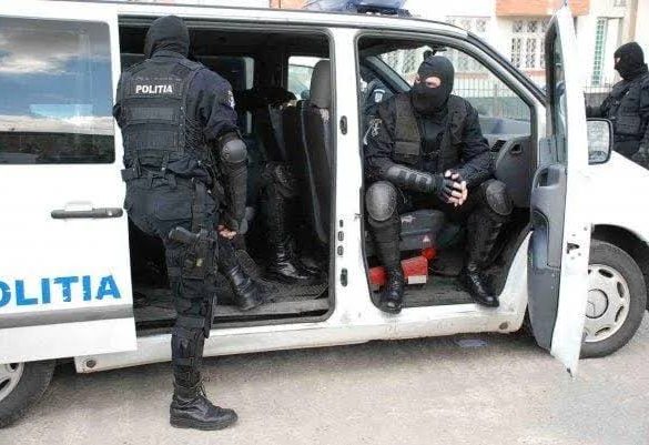 ALERTĂ la Cornereva! Hoț înarmat cu o pușcă de vânătoare și zece cartușe, vânat de poliție cu drone!